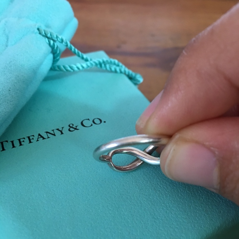 Tiffany & Co. Infinity Ring Size 7 - Picture 3 of 7